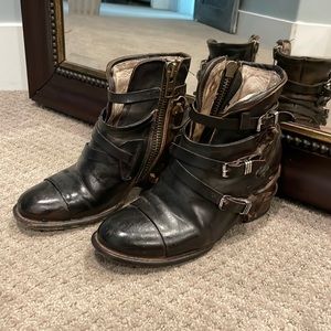 RESERVED-  Crue black/brown size 7